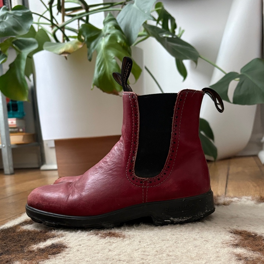 Blundstone Red Leather Chelsea Boots